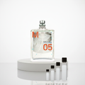 Escentric Molecules Molecule 05 – Abfüllungen in 2, 5, 10 und 20 ml vor dem Flakon